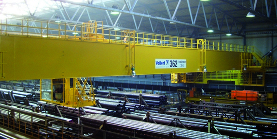 Automatikkran_für_den_Transport_von_Stahlrohren_bei_Vallourec_und_Mannesmann