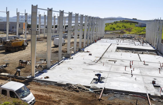 Ansicht_auf_eine_Baustelle_beim_Bau_mit_Betonfertigteilen_Projekt_LBDP