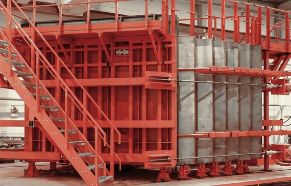 L_Winkel_Batterieschalung_für_die_Produktion_von_Innenwänden_bei_Rakenusbetoni